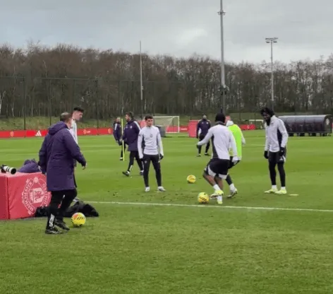 新球体育app-齐尔克泽&amp;amp;德里赫特缺席曼联今日训练，后者已伤缺近2个月