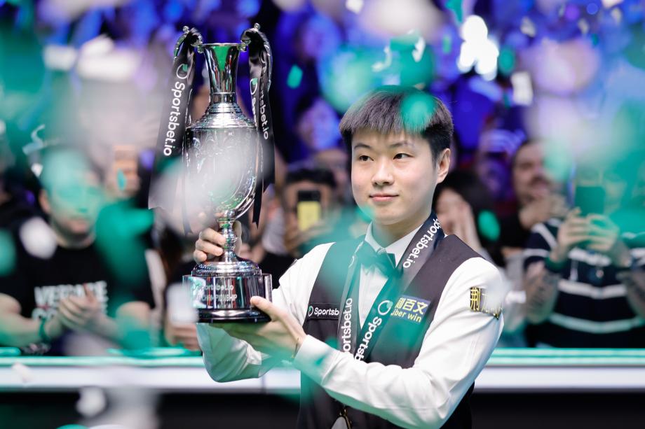 新球体育-赵心童巡回锦标赛夺冠 包揽球员系列赛三冠创历史